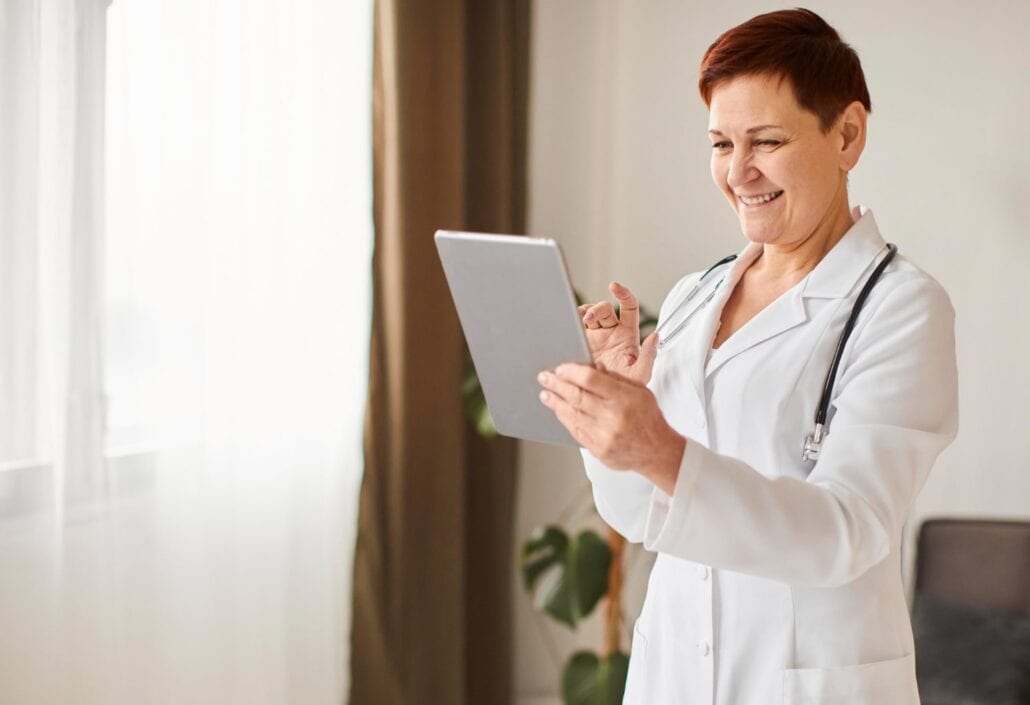 Medica utilizando o marketing digital para melhorar o relacionamento com seus pacientes